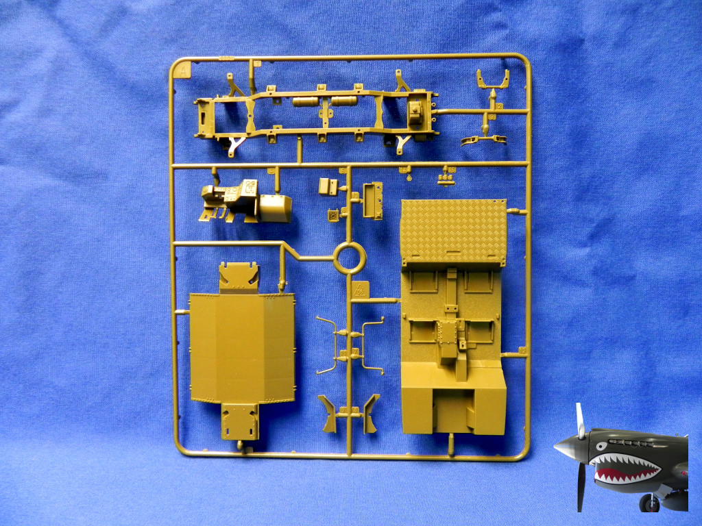 Italeri6504LMVLinceSprueTreeAfront.JPG