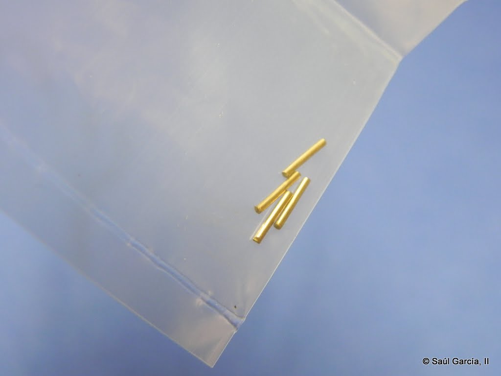 Trumpeter01024SpruexxMetalPins.JPG