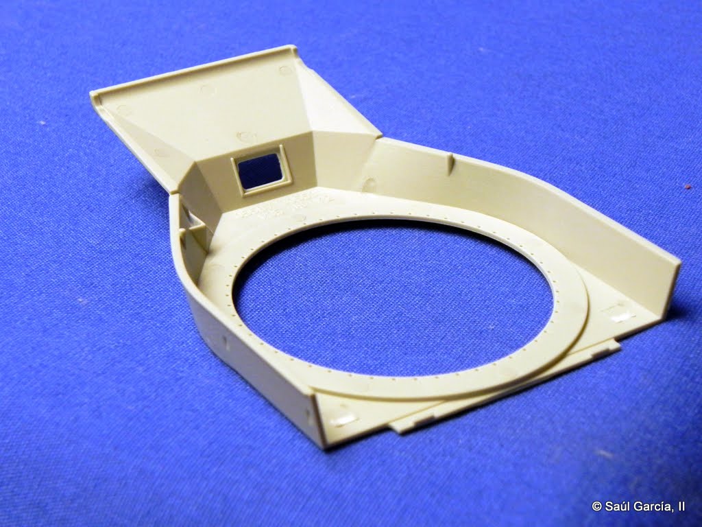 Trumpeter05588IS2SpruexHullUpper02.jpg